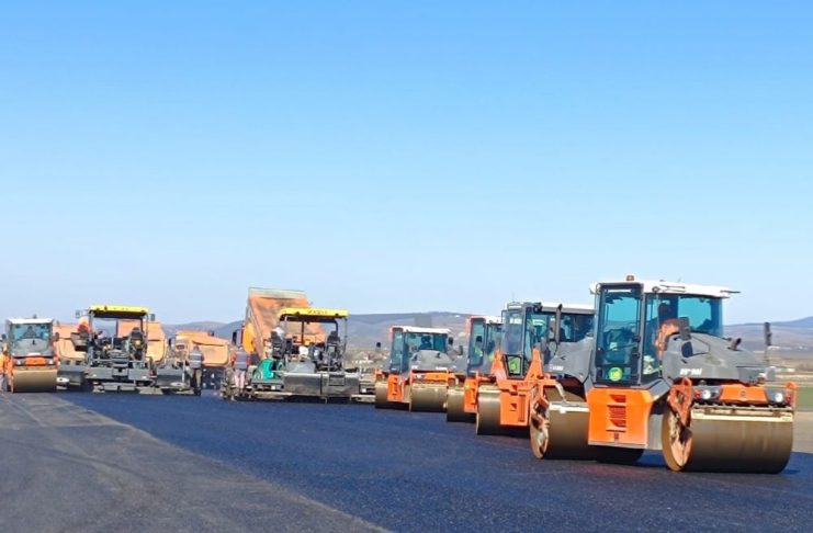 VIDEO Se asfaltează pe Autostrada Moldovei până la Pașcani