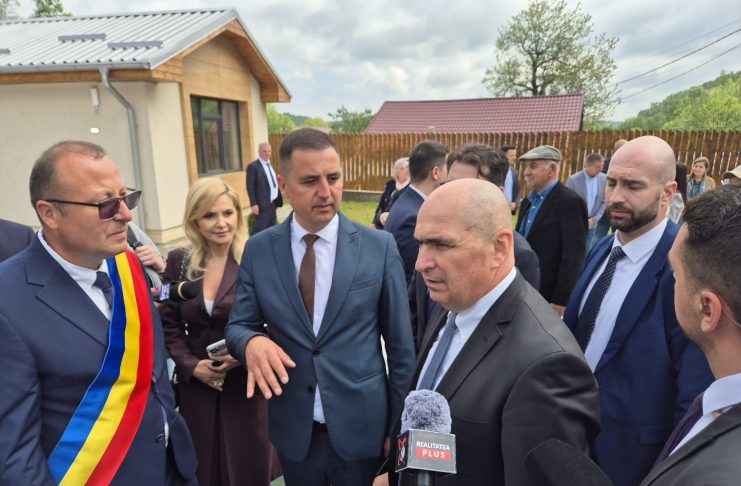FOTO Premierul interimar Ilie Bolojan a inaugurat, la Vizantea-Livezi, primul complex balnear construit de la zero în România, după 1989