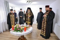 FOTO Arhiepiscopul Ciprian a sfințit pictura bisericii, casa parohială și Centrul de zi pentru copii din comuna Spulber 3 casa parohiala spulber
