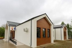 FOTO Arhiepiscopul Ciprian a sfințit pictura bisericii, casa parohială și Centrul de zi pentru copii din comuna Spulber 5 centru de zi spulber