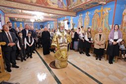 FOTO Arhiepiscopul Ciprian a sfințit pictura bisericii, casa parohială și Centrul de zi pentru copii din comuna Spulber 1 ciprian biserica spulber 2