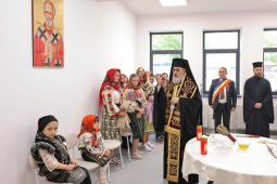 FOTO Arhiepiscopul Ciprian a sfințit pictura bisericii, casa parohială și Centrul de zi pentru copii din comuna Spulber 4 ciprian centru zi spulber
