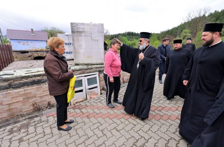 Arhiepiscopia Buzăului și Vrancei va construi case pentru 3 familii din Rucăreni, rămase pe drumuri în urma incendiului din 26 aprilie