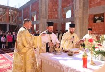 FOTO Piatră de temelie pentru o nouă biserică în Parohia Lămotești construire biserica lamotesti 3