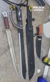 FOTO Arest preventiv pentru un tânăr acuzat de trafic de droguri de mare risc 3 cutite arme albe