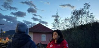 Voluntarii Crucii Roșii, zi de zi alături de sinistrații din Rucăreni / Apel la solidaritate: Te așteptăm să ni te alături!