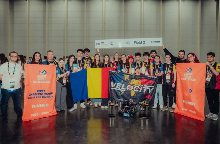 Ilie Bolojan: Respect pentru performanță! / Premierul României i-a felicitat pe elevii premiați la CM de robotică și pe antrenorul Cristi Chivu, campion în Italia
