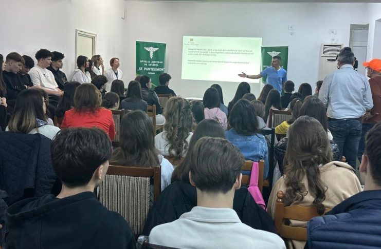 FOTO Elevii de la profilul chimie-biologie, dialog deschis cu medicii Spitalului Județean Focșani, despre profesie, provocări și satisfacții