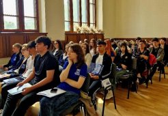 Seminar de educație juridică pentru elevi, cu magistrați, avocați, polițiști și alți specialiști 1 elevi tribunal