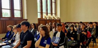 Seminar de educație juridică pentru elevi, cu magistrați, avocați, polițiști și alți specialiști
