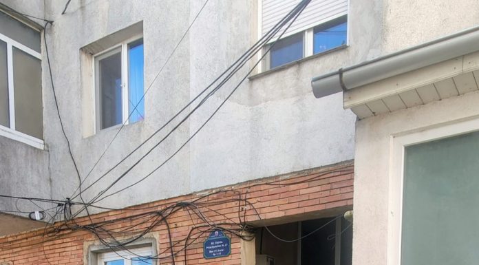 Persoane evacuate dintr-un bloc din Focșani în urma unui incendiu