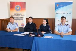 FOTO Tinerii, în dialog direct cu pompierii militari în cadrul unui atelier vocațional organizat de Muzeul Vrancei 2 isu vrancea dialog 1