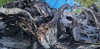 Doi tineri din Focșani au murit carbonizați în mașina arsă azi noapte