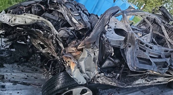 Doi tineri din Focșani au murit carbonizați în mașina arsă azi noapte