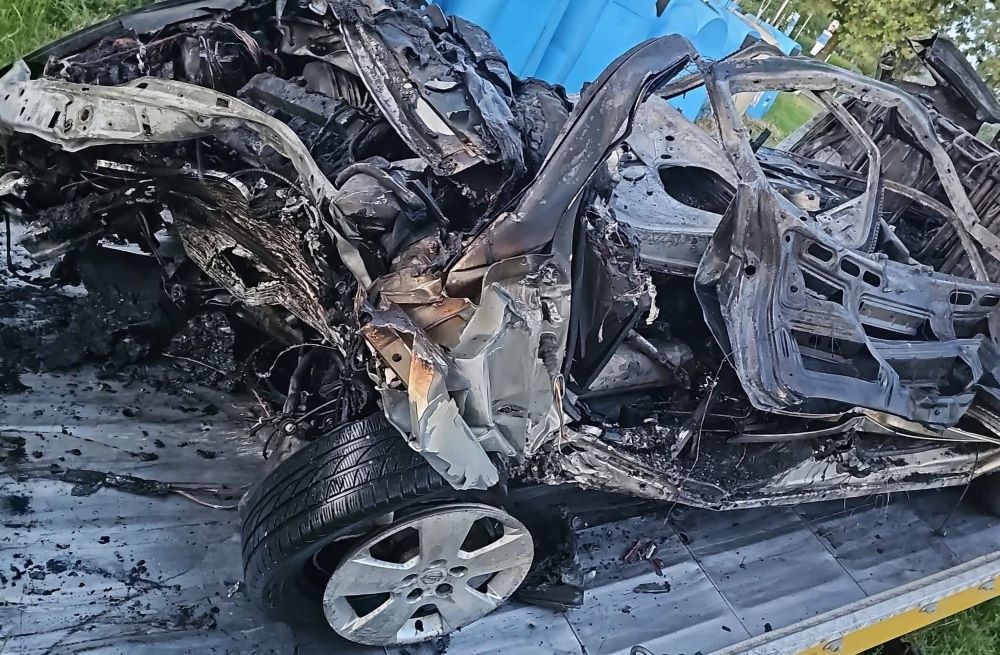 Două persoane carbonizate într-o mașină care a luat foc 4 masina arsa incendiu