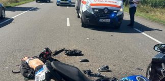 Coliziune între un autoturism și o motocicletă la Mândrești / Doi răniți, un tânăr și o adolescentă