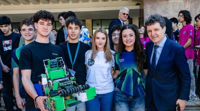 Președintele Nicușor Dan a felicitat elevii români premiați la Campionatul Mondial de robotică
