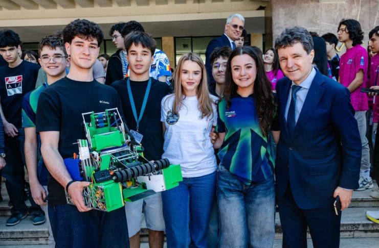 Președintele Nicușor Dan a felicitat elevii români premiați la Campionatul Mondial de robotică