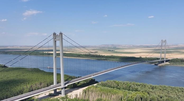 Atenție, șoferi: restricții temporare de circulație pe podul suspendat peste Dunăre!