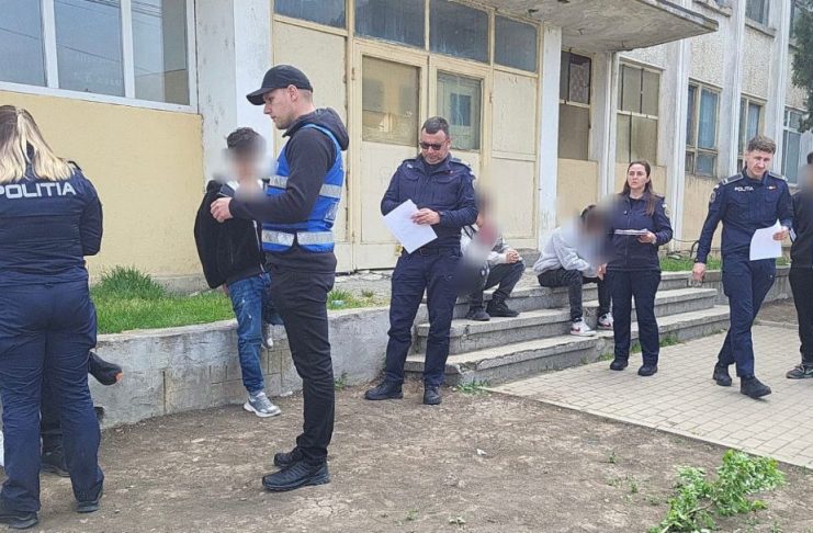 FOTO Razii în preajma unităților școlare / Sfaturi pentru elevi și părinți