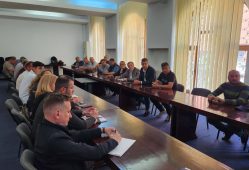 Viticultorii vrânceni afectați de grindină, în fața autorităților: cer sprijin, despăgubiri și repornirea sistemului antigrindină 2 prefectura viticultura 1