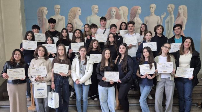 Multe premii pentru elevii cuziști la concursuri naționale de chimie