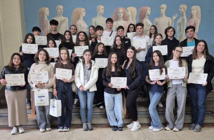 Multe premii pentru elevii cuziști la concursuri naționale de chimie