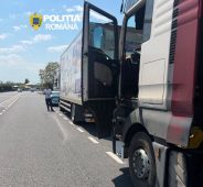 FOTO Peste 350 sancțiuni date de polițiștii rutieri șoferilor care transportă persoane sau mărfuri 2 rutier camion 1