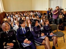 Seminar de educație juridică pentru elevi, cu magistrați, avocați, polițiști și alți specialiști 2 seminar tribunal