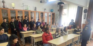 FOTO: Activități pentru siguranța în școli derulate de polițiști în cinci unități de învățământ