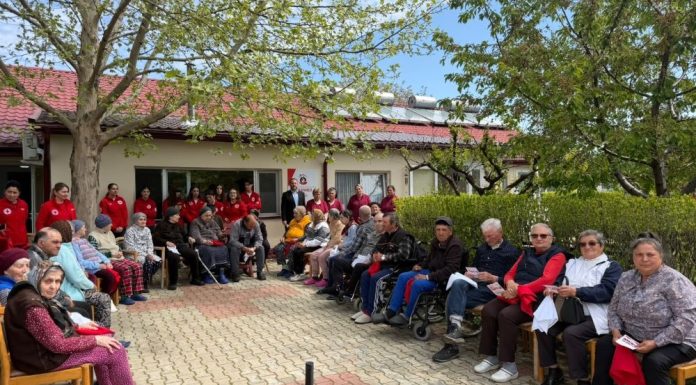 FOTO Proiect social lansat în Câmpineanca și Vârteșcoiu, de Ziua Internațională a Crucii Roșii și Semilunii Roșii