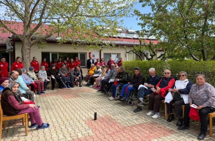 FOTO Proiect social lansat în Câmpineanca și Vârteșcoiu, de Ziua Internațională a Crucii Roșii și Semilunii Roșii