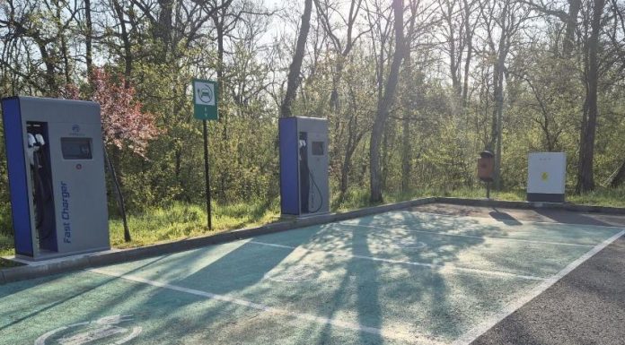 6 stații de încărcare pentru mașinile electrice și hibrid plug-in, amplasate de Consiliul Județean în Focșani, Vânători și Soveja