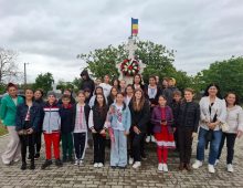 FOTO Eroi au fost, eroi sunt încă... - celebrare a Înălțării la cer a Mântuitorului, a Eroilor Neamului și a Sfinților Împărați de către elevii Școlii Gimnaziale ,,Emil Atanasiu” Garoafa 6 ziua eroilor garoafa 3