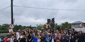 FOTO Eroi au fost, eroi sunt încă… – celebrare a Înălțării la cer a Mântuitorului, a Eroilor Neamului și a Sfinților Împărați de către elevii Școlii Gimnaziale ,,Emil Atanasiu” Garoafa