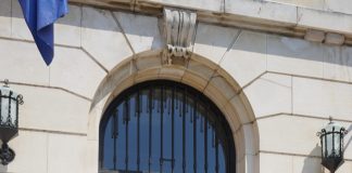 Pompierul care a salvat fetița căzută într-o fântână, la Garoafa, decorat de MAI
