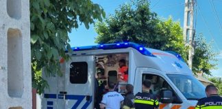 Accident în satul Mirceștii Noi / O mașină s-a răsturnat, două persoane rănite