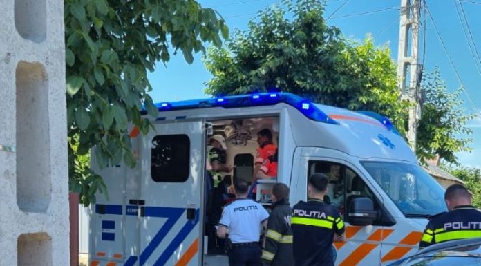 Accident în satul Mirceștii Noi / O mașină s-a răsturnat, două persoane rănite