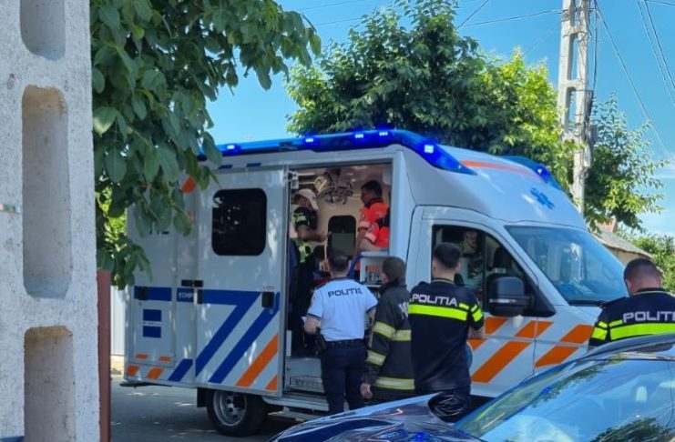 Accident în satul Mirceștii Noi / O mașină s-a răsturnat, două persoane rănite