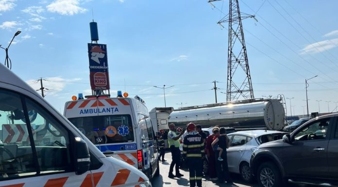 Scaunul auto asigurat corespunzător a salvat viața unui copil / Sfaturile cadrelor medicale de la Ambulanță
