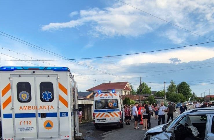 Patru persoane rănite într-un accident la Gologanu / Printre răniți, o tânără însărcinată și un copil de 7 ani