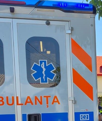 Minoră rănită într-un accident rutier la Câmpuri