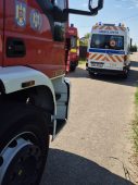 FOTO Mobilizare pentru salvarea fetiței de 8 ani, căzută la o adâncime de 8 metri / Misiune încheiată cu succes! 5 ambulanta pompieri
