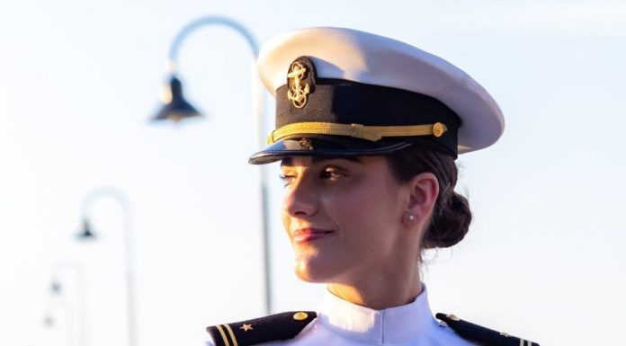 Povestea tinerei din Adjud, Ana Gafton, în presa militară: De la Câmpulung la Annapolis, sub pavilion românesc