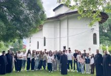 FOTO Parteneriatul dintre Biserică și Școală: Pași pe urmele istoriei și credinței în Protoieria Panciu elevi biserica 5