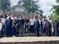 FOTO Parteneriatul dintre Biserică și Școală: Pași pe urmele istoriei și credinței în Protoieria Panciu 6 elevi biserica 6