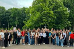 FOTO Excursie la Iași pentru 50 de elevi vrânceni, premiați la concursurile de religie și spiritualitate 2 elevi excursie iasi