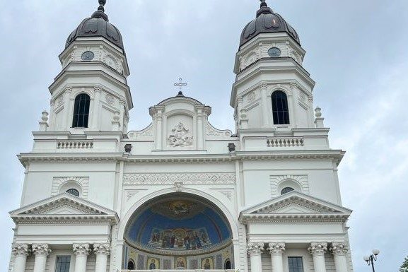 FOTO Excursie la Iași pentru 50 de elevi vrânceni, premiați la concursurile de religie și spiritualitate