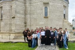 FOTO Excursie la Iași pentru 50 de elevi vrânceni, premiați la concursurile de religie și spiritualitate 6 elevi excursie iasi 5