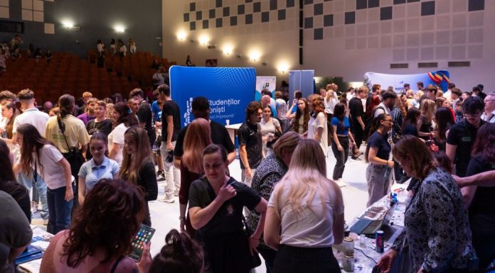 18 facultăți prezente la Târgul Educațional Focșani. Sala Balada, plină de elevi interesați de oferta universitară
